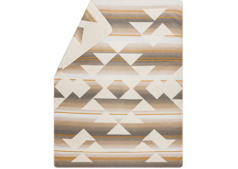 David Fussenegger Plaid Savona – Farbverlauf Fischgrätenmuster Braun, Elfenbein und Grün