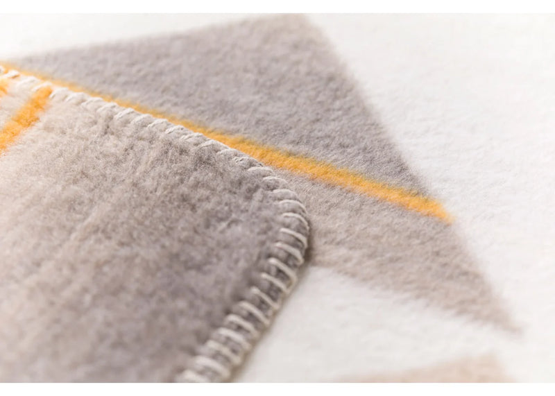 David Fussenegger Plaid Savona – Farbverlauf Fischgrätenmuster Braun, Elfenbein und Grün