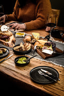 Laguiol-Style-de-Vi-Premium-Line-Kaasmessen-set-Zwart-met-Acacia-houten-Serveerplank