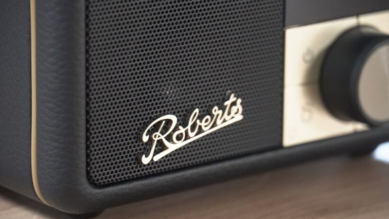 Roberts Revival Petite 2 Zwart – Compact Retro Design, Klassiek Zwart