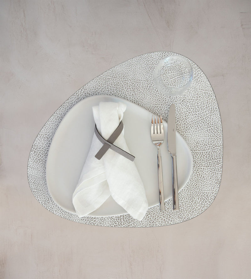 LIND DNA Placemat Curve L - Duurzaam leer - "Hippo" White-Grey