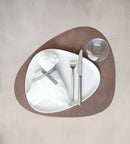 LIND DNA Tischset Curve L – Nachhaltiges Leder – Nupo Brown