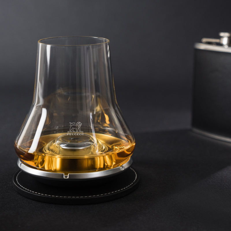 Peugeot-whiskey-tasting-met-houder